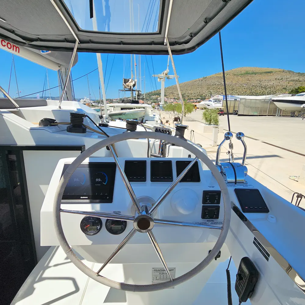 Marina 12