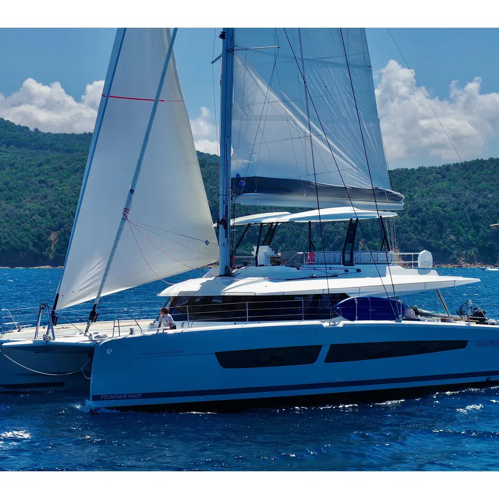 https://dsmkaagprkqin.cloudfront.net/images/fountaine-pajot/catamaran/samana-59/7241111350200648-1746550812626448006-maurice-luxury-catamaran-a-c-generator-water-maker-1000x1000.webp