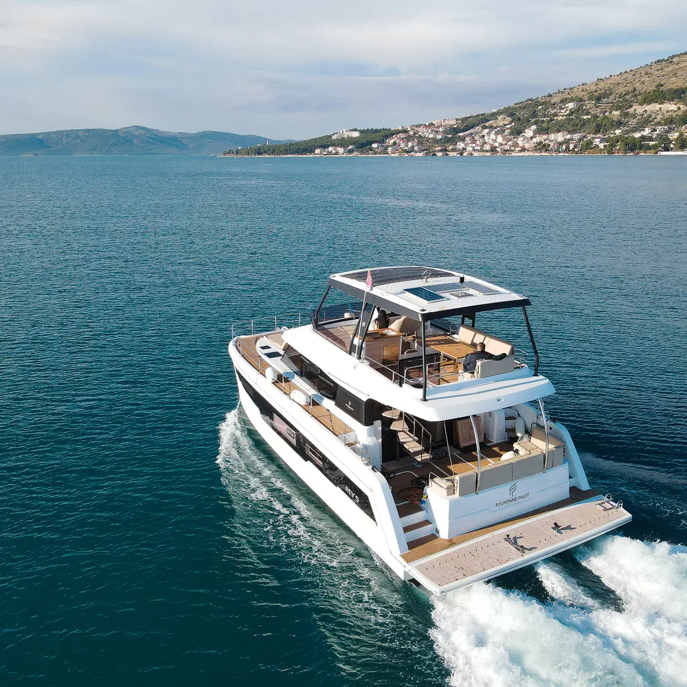 Main image of power catamaran, MY5 Arigato