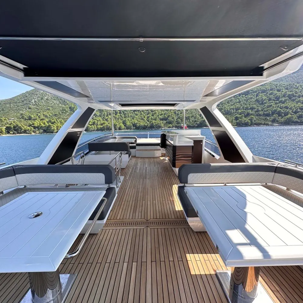 PARADISE 44