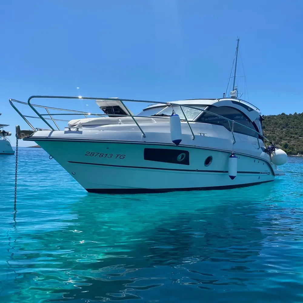 https://dsmkaagprkqin.cloudfront.net/images/grandezza/grandezza-280c/motor-boat/5699637680000102317-1746528583127616570-j-lo-1000x1000.webp