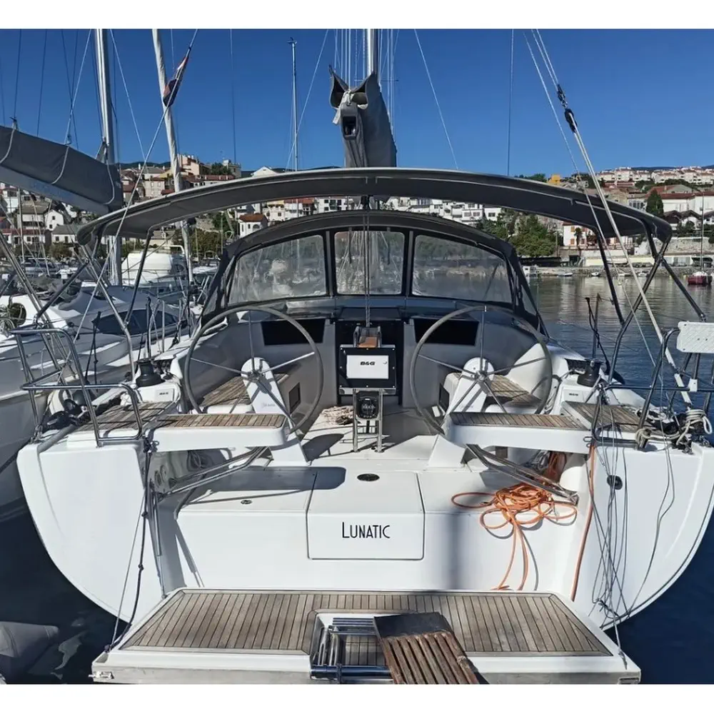 https://dsmkaagprkqin.cloudfront.net/images/hanse-yachts/hanse-418/sail-boat/22344341503200609-1746528402014575321-lunatic-1000x1000.webp