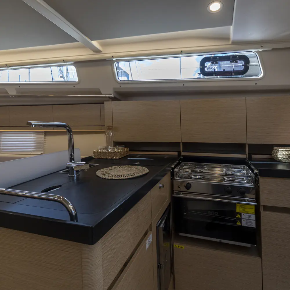 Tecla - Water maker, Solar Panel - BOTH SAILS triradial, Retractabile Bow Trust 8
