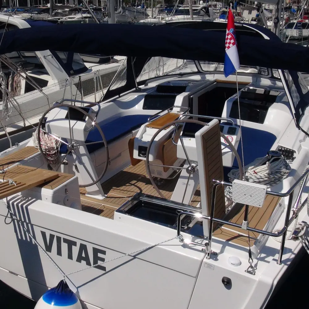 Vitae 13