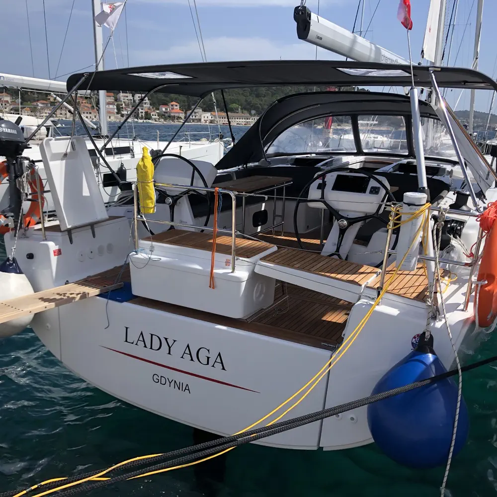 LADY AGA 14