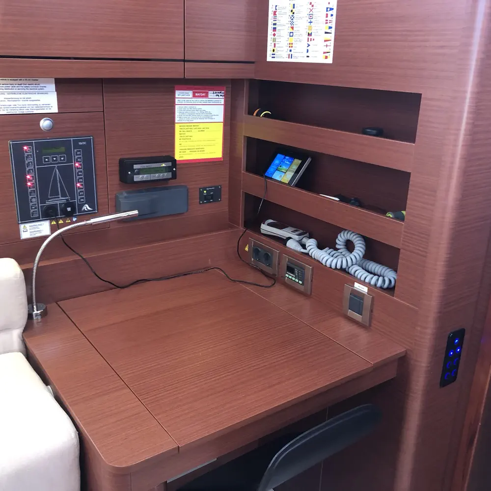 LADY AGA 25