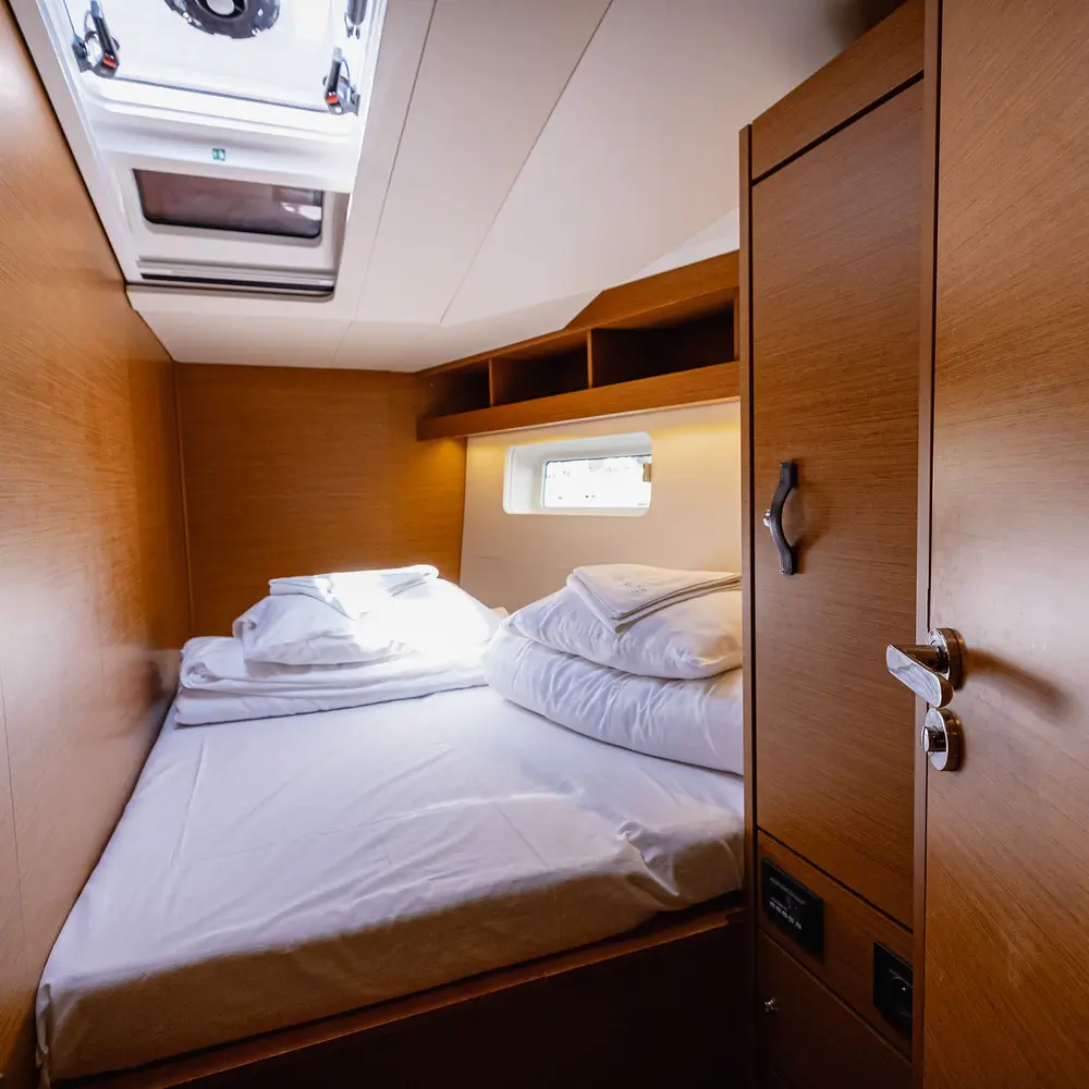 Front cabin 2, single occupancy, including services 6