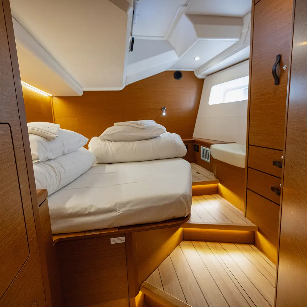 Stern cabin 1, single occupancy, including services 8