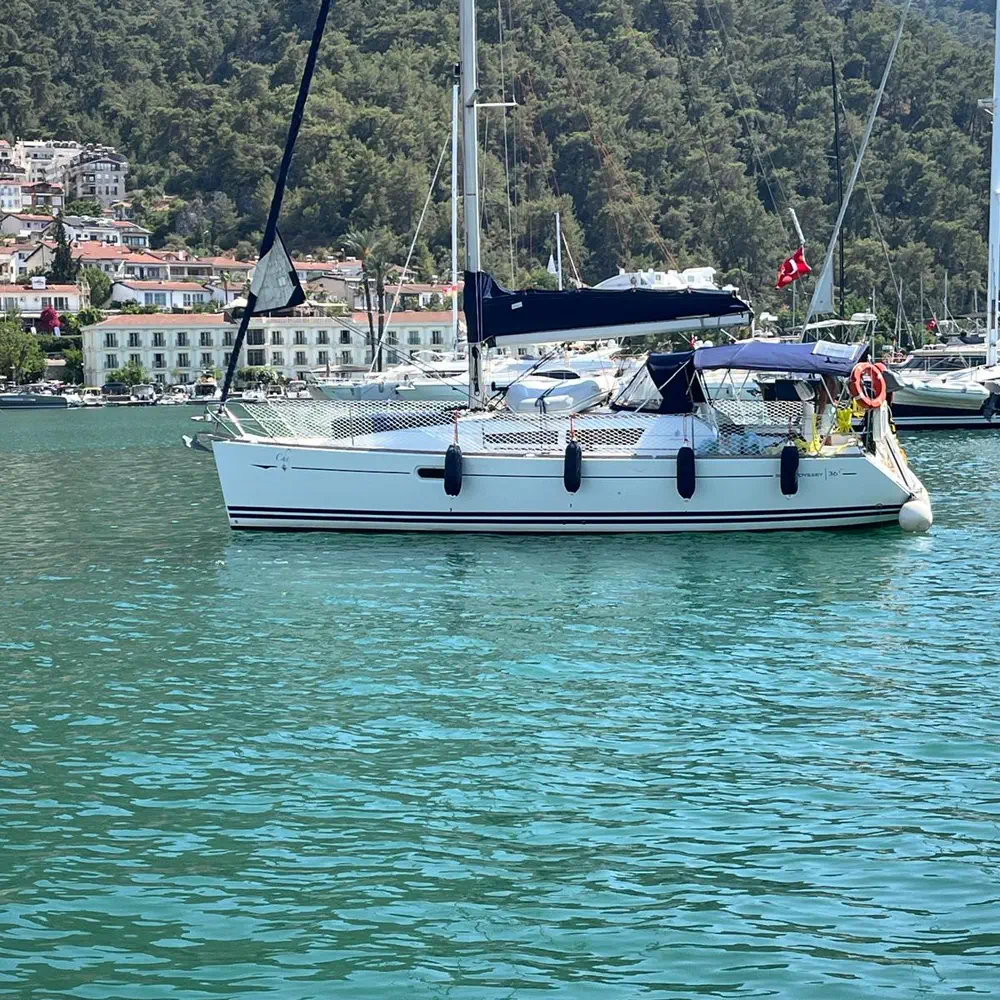 https://dsmkaagprkqin.cloudfront.net/images/jeanneau/sail-boat/sun-odyssey-36i/6352831230000104383-1746631502067600718-che-1000x1000.webp