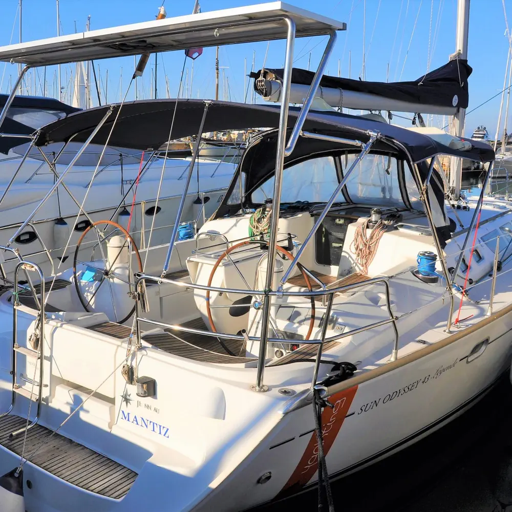 https://dsmkaagprkqin.cloudfront.net/images/jeanneau/sail-boat/sun-odyssey-43/5564585640000100426-1746553938258651173-mantiz-1000x1000.webp