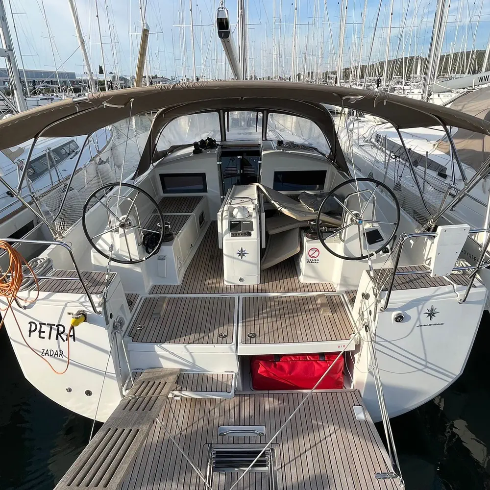 PETRA 12