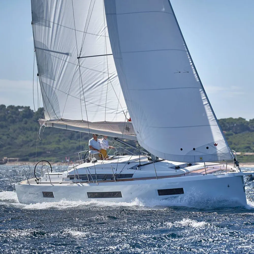https://dsmkaagprkqin.cloudfront.net/images/jeanneau/sail-boat/sun-odyssey-440/2647334970000102075-1746548823625815295-astro-1000x1000.webp