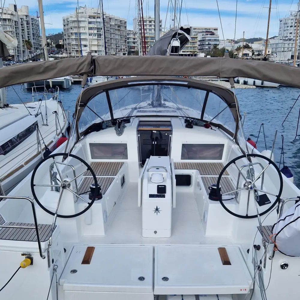 https://dsmkaagprkqin.cloudfront.net/images/jeanneau/sail-boat/sun-odyssey-440/28379021301800179-1746637351091629352-koala-ii-1000x1000.webp