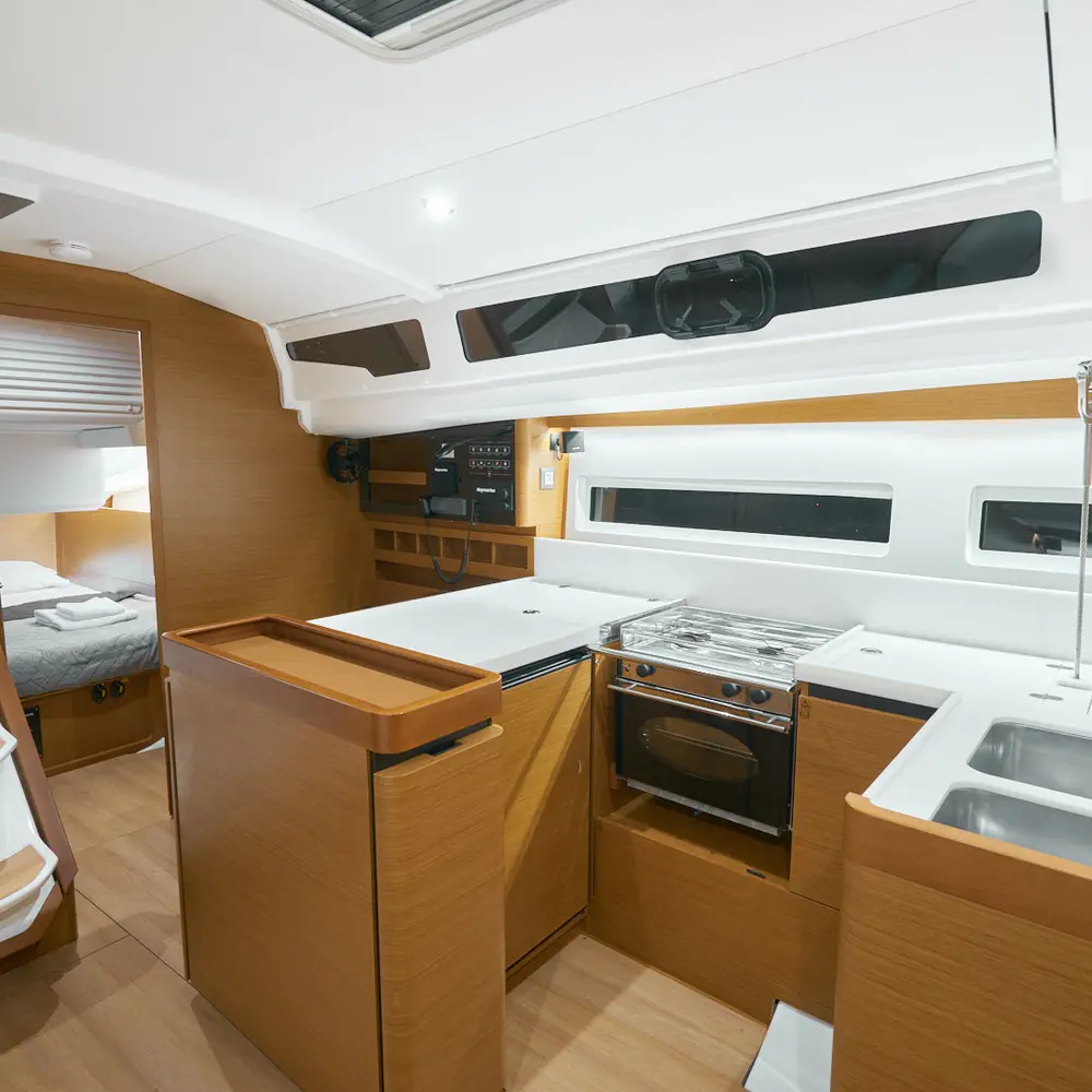 Nymeria | Water-maker, Solar Panel, Teak Cockpit 10