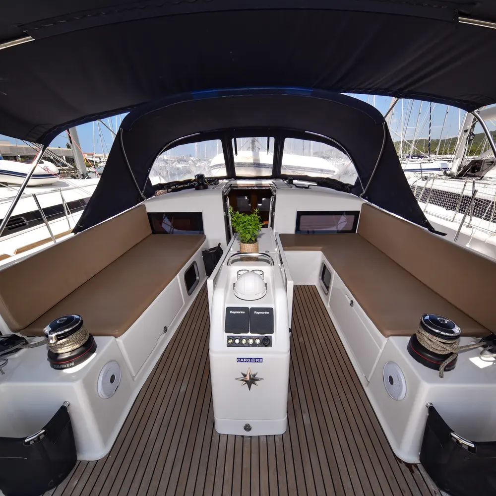 Swannabe 44