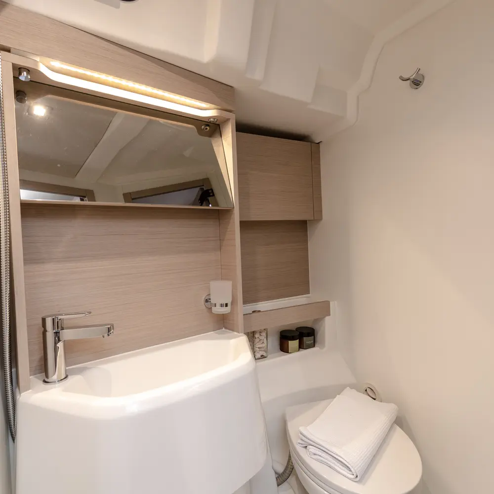 Moorings 52.4 Exclusive 1