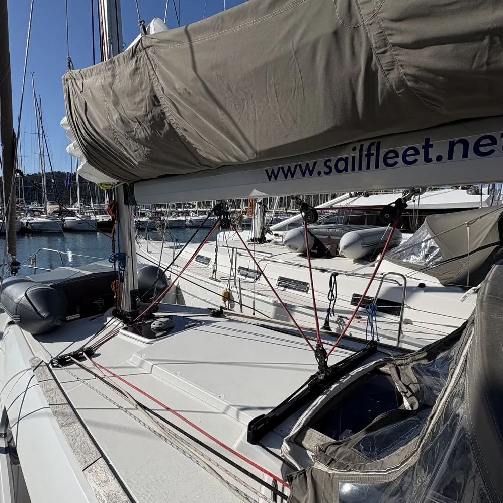Sail Mira 8