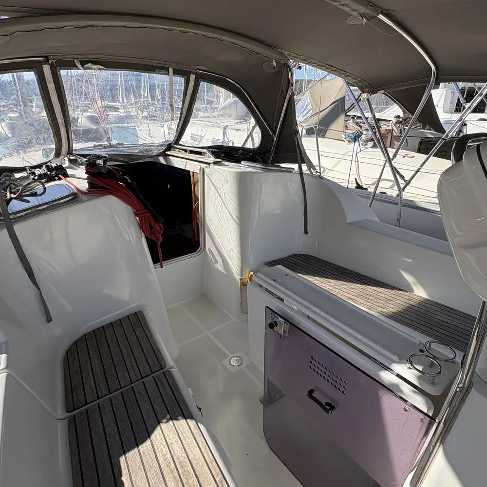 Sail Mira 9