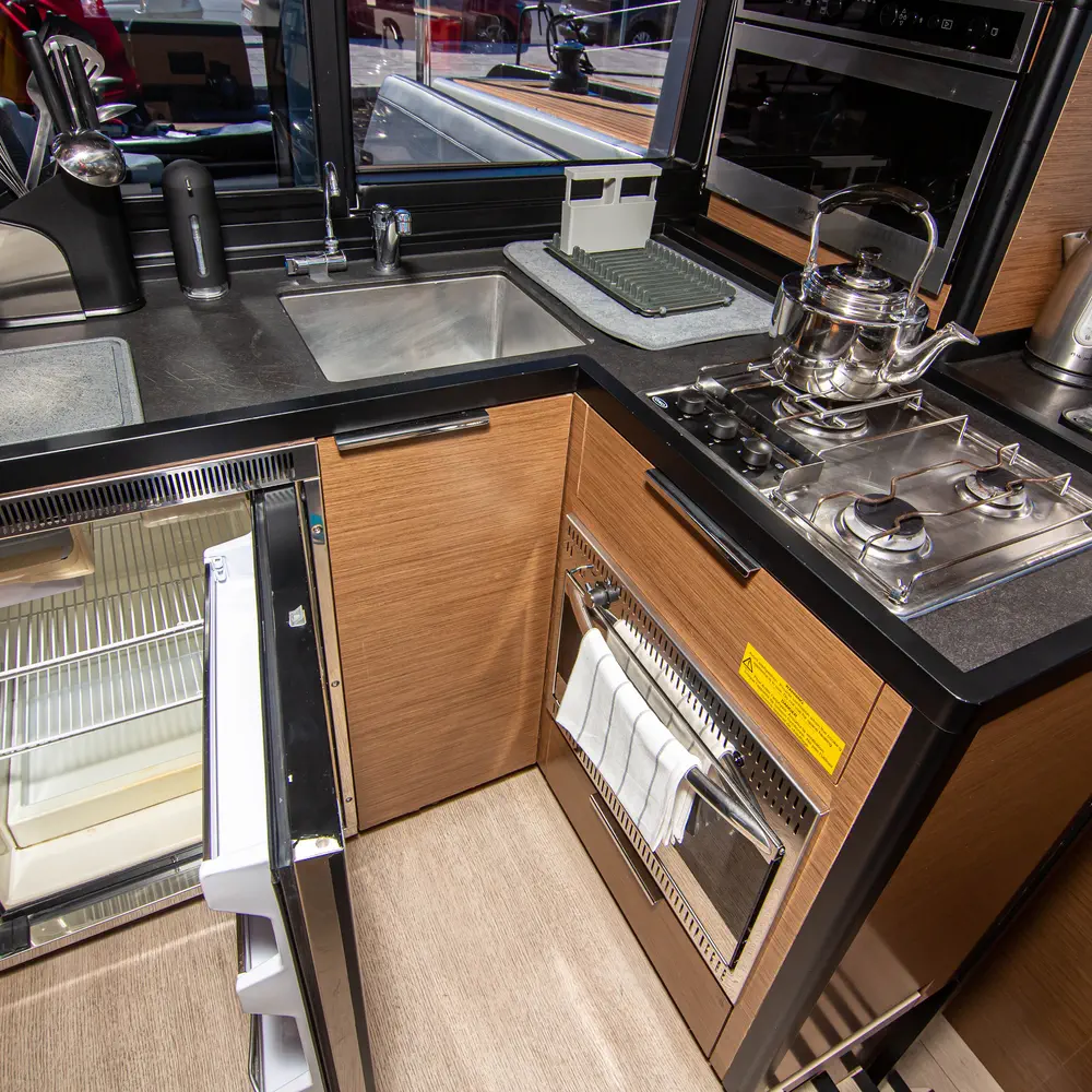 Sol Invictus VIP-equipped 11