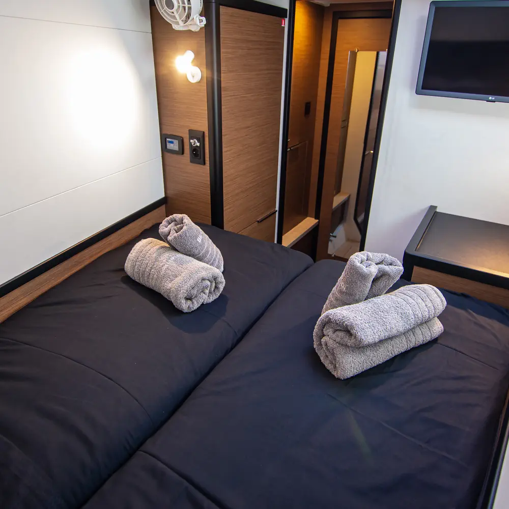 Sol Invictus VIP-equipped 14