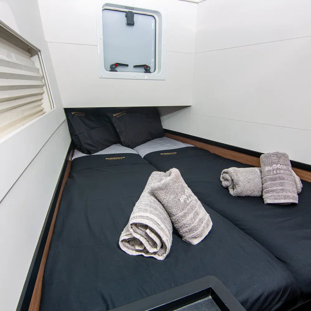 Sol Invictus VIP-equipped 26