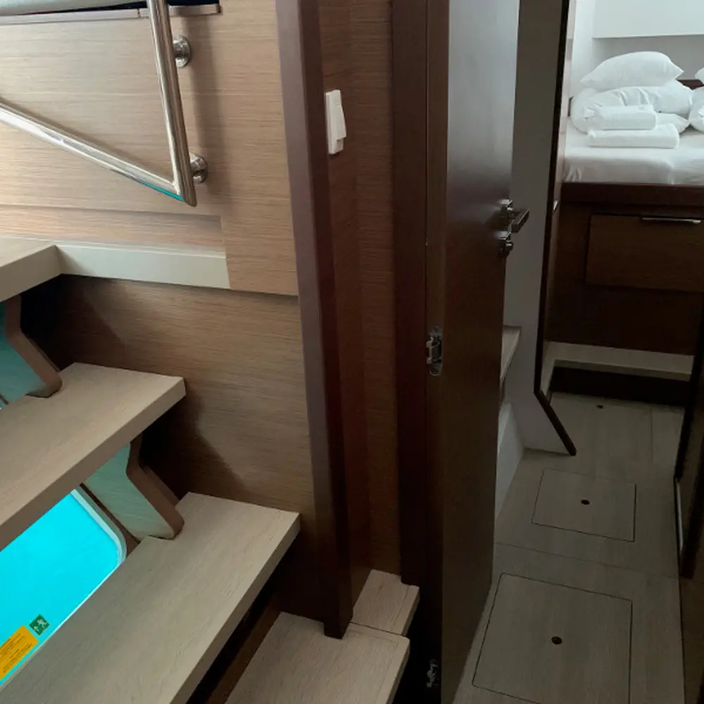 MONARCH 2020 (air condition, generator) 25
