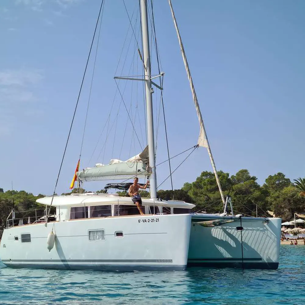 Main image of catamaran, Lagoon 400 Mia