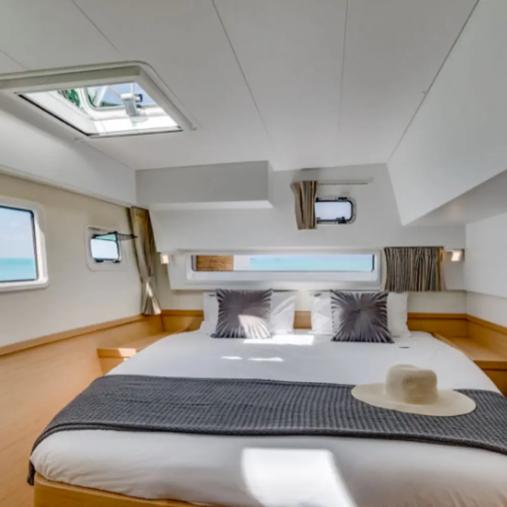 No Name: Forward Cabin #1 (Cabin Charter 2 pax) FULLY CREWED, ALL EXPENSES 3