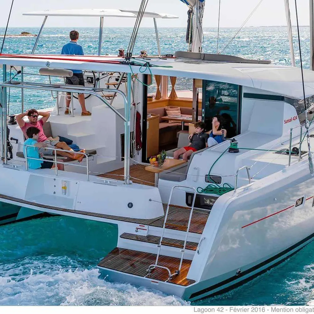 Sunsail Lagoon 424 Classic 6