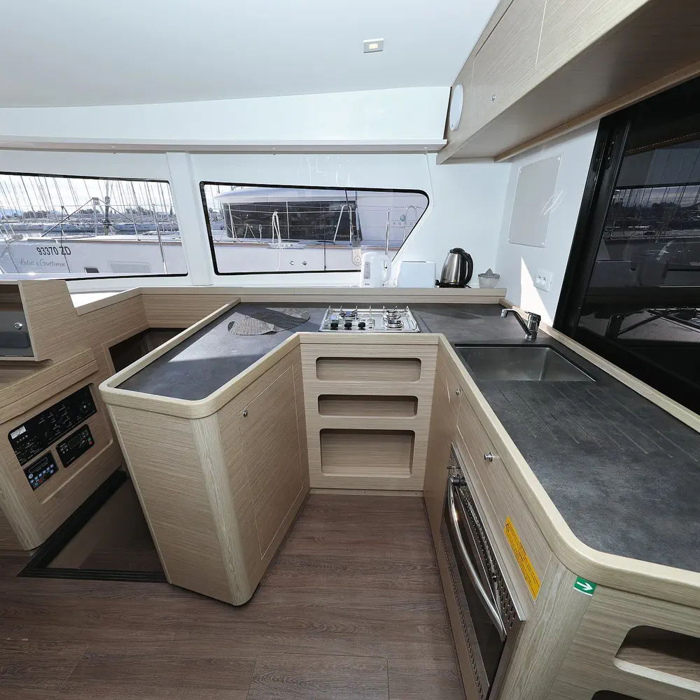 EQUATOR 42