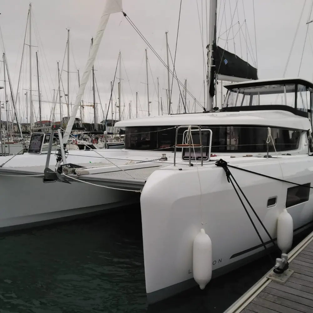 https://dsmkaagprkqin.cloudfront.net/images/lagoon/catamaran/lagoon-42/4521566560000106104-1746553676165433942-estella-1000x1000.webp