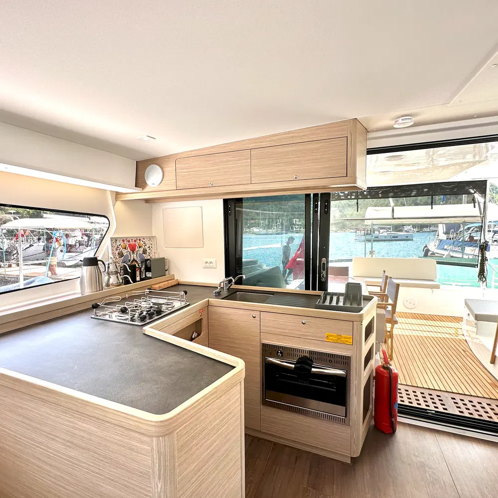 Sail Electra 9