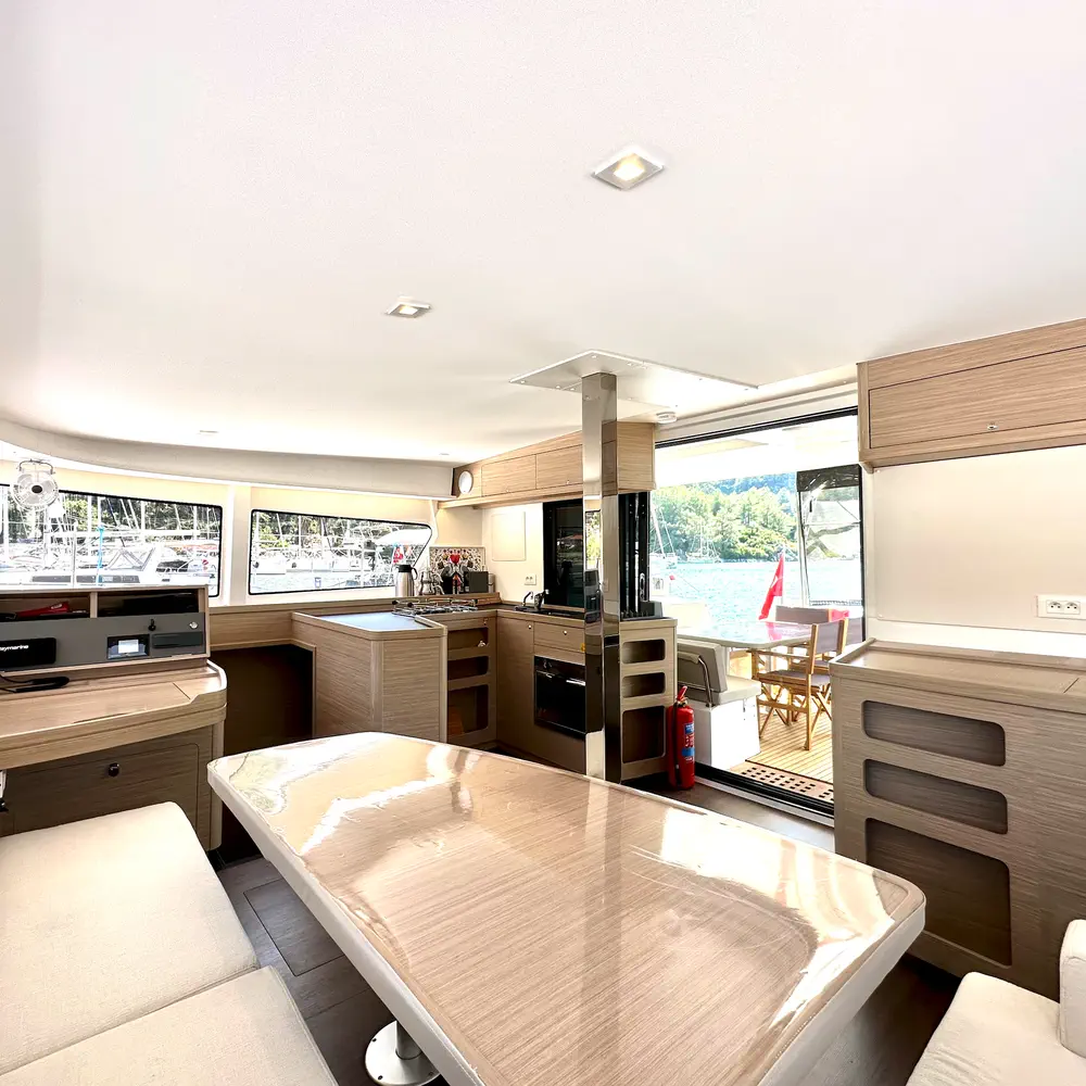 Sail Electra 10