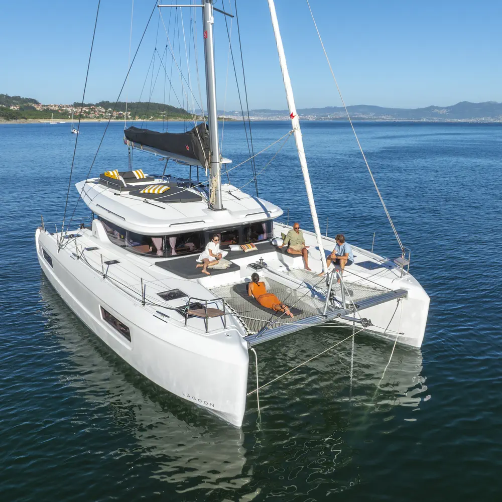 https://dsmkaagprkqin.cloudfront.net/images/lagoon/catamaran/lagoon-43/27986091384900129-1746555206209631266-aurora-blue-premium-line-1000x1000.webp