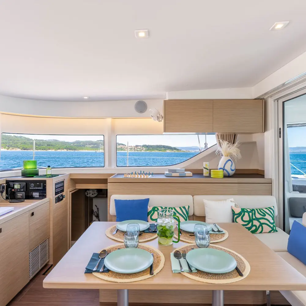 Anassa 39