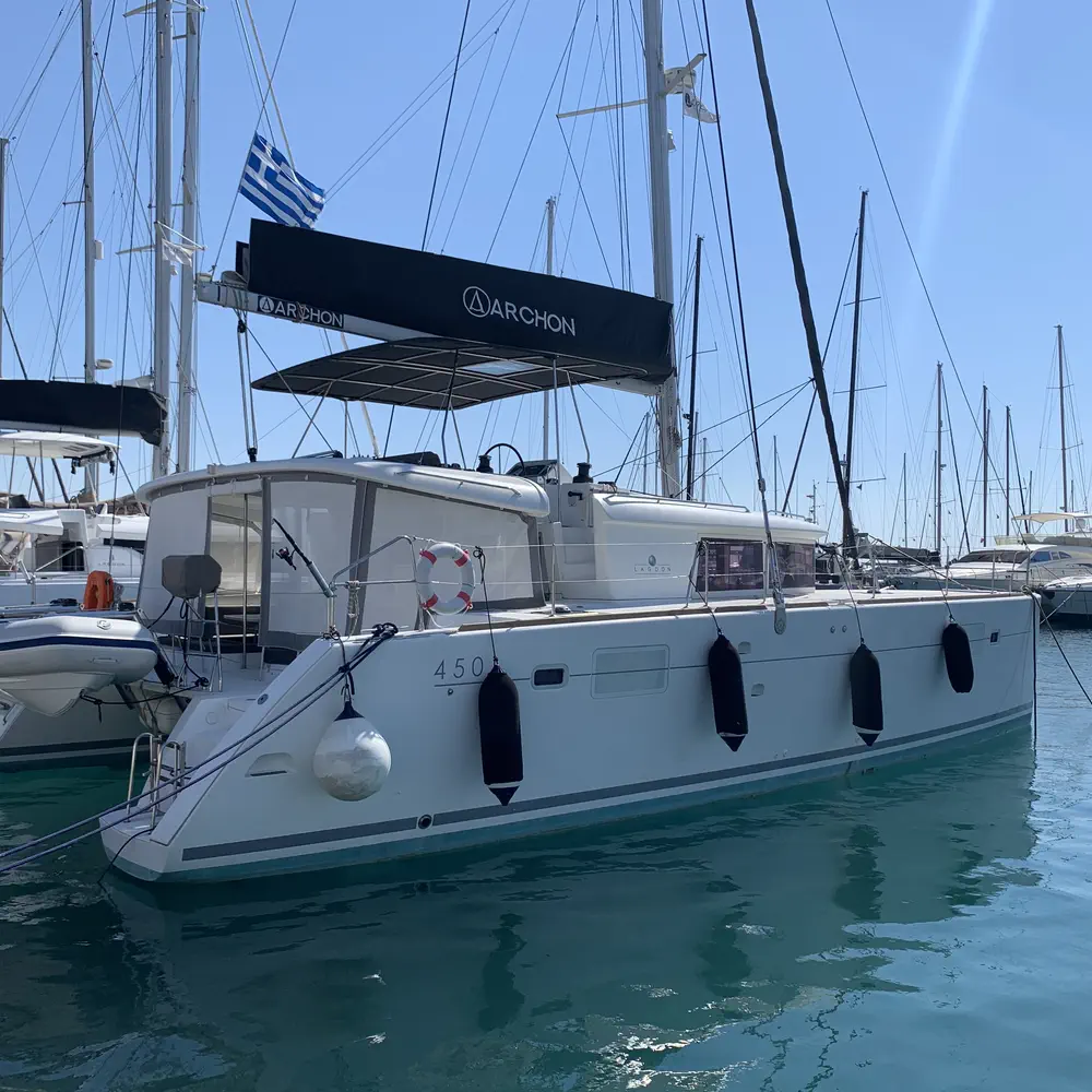 https://dsmkaagprkqin.cloudfront.net/images/lagoon/catamaran/lagoon-450-fly/3737779480000105249-1746549031519500870-cinzia-1000x1000.webp