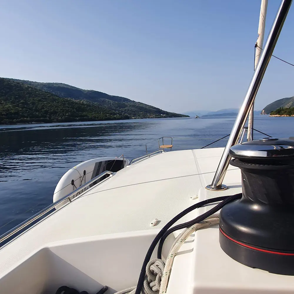 EVI (2 generators, air condition 71.000 BTU, water maker, 2 SUP free of charge) 16