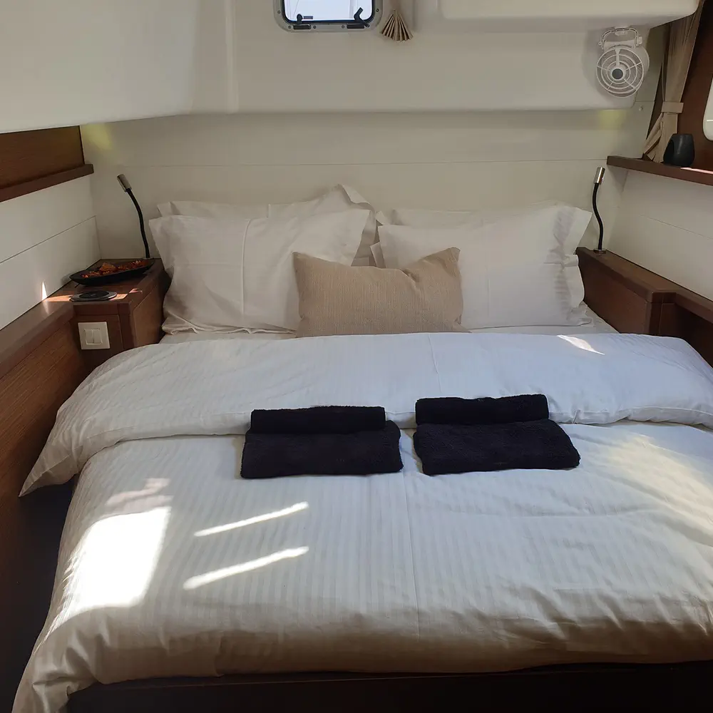 MADICON (generator, air-condition, watermaker, dishwasher, washing machine, 2 SUP free of charge) *Skippered only* 3