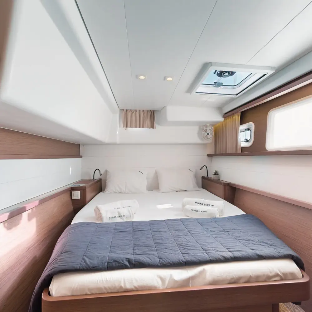 BUENA SUERTE (VIP EQUIPPED, Generator, Air-condition, Watermaker, Teak cockpit, Wine Cooler, Bowthruster, Full enclosure large bimini, electric oven, 4-heater gas stove, 2 SUP, Wifi) Refit 2024 *Skippered only* 4