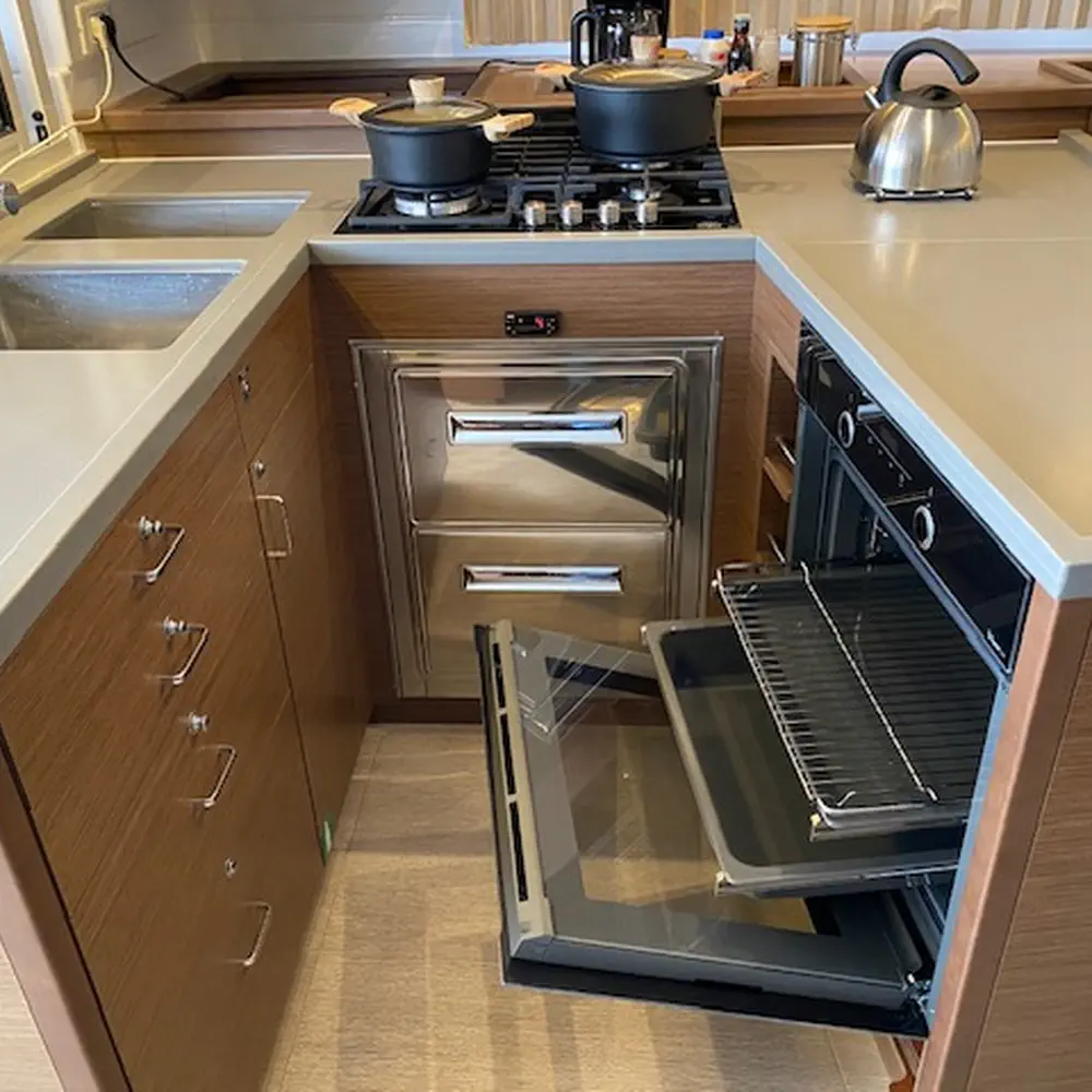 BUENA SUERTE (VIP EQUIPPED, Generator, Air-condition, Watermaker, Teak cockpit, Wine Cooler, Bowthruster, Full enclosure large bimini, electric oven, 4-heater gas stove, 2 SUP, Wifi) Refit 2024 *Skippered only* 7