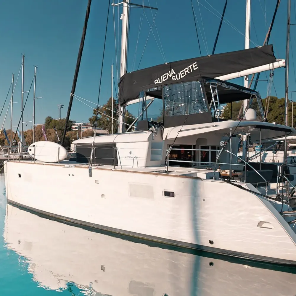 BUENA SUERTE (VIP EQUIPPED, Generator, Air-condition, Watermaker, Teak cockpit, Wine Cooler, Bowthruster, Full enclosure large bimini, electric oven, 4-heater gas stove, 2 SUP, Wifi) Refit 2024 *Skippered only* 10