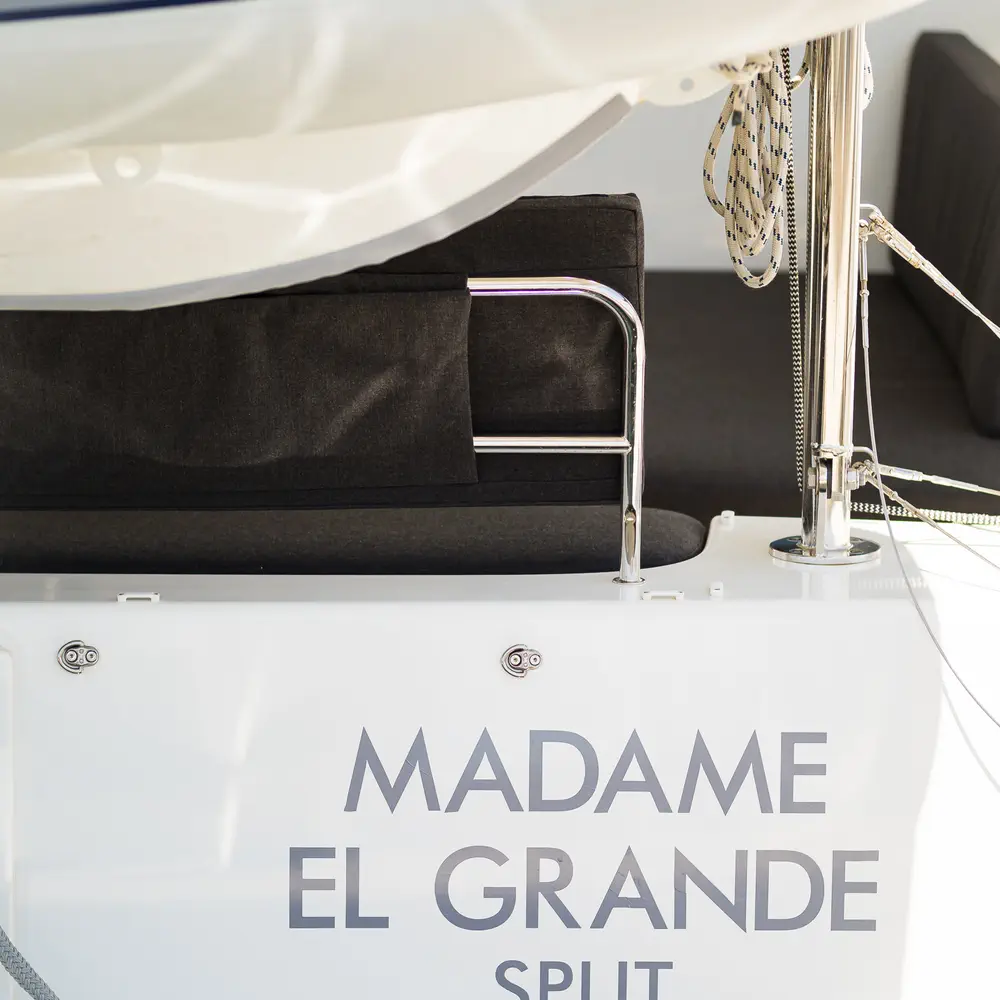 MADAME EL GRANDE (WITH AC & GENERATOR)  20