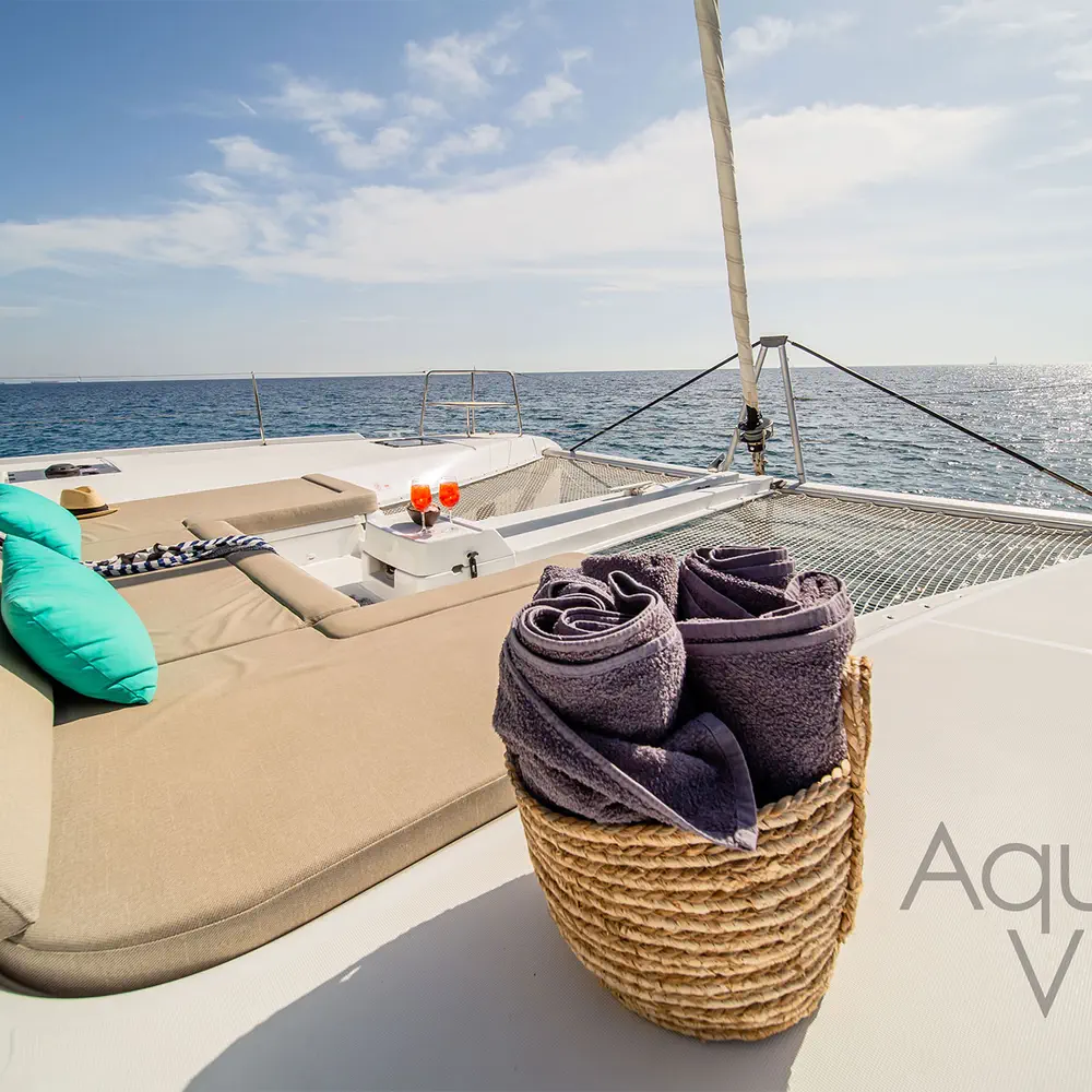 AQUA VITAE (generator, air condition, watermaker, 2 SUP free of charge, underwater lights) *Skippered only* 9