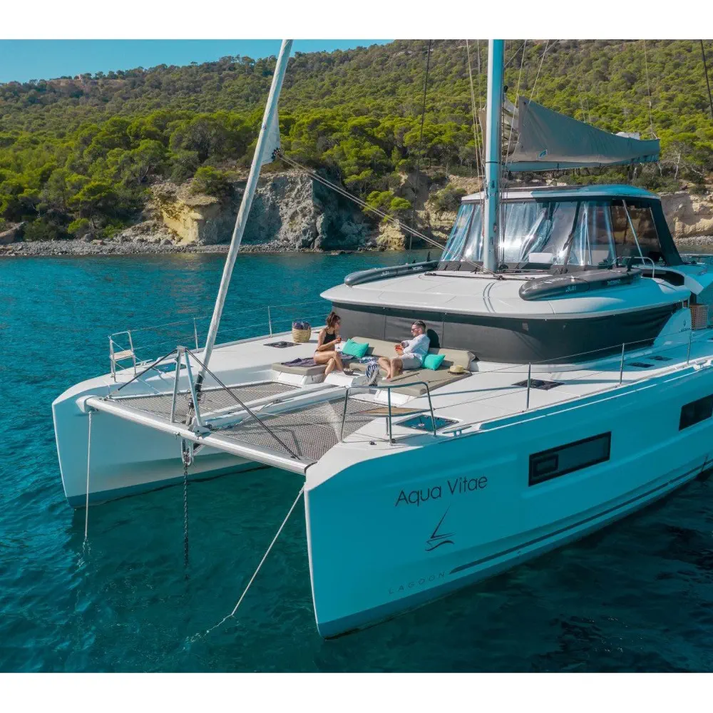 AQUA VITAE (generator, air condition, watermaker, 2 SUP free of charge, underwater lights) *Skippered only* 15