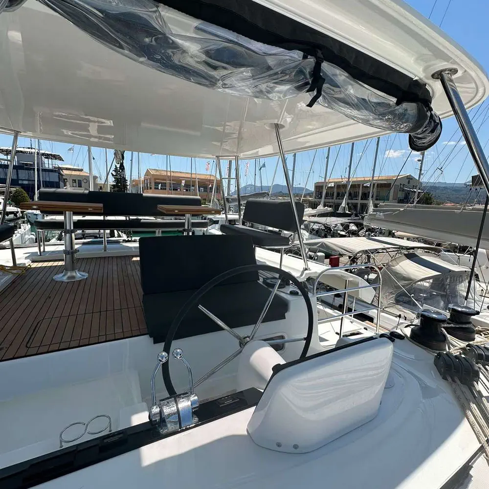 CASS (generator, air condition, water maker, inverter, teak cockpit, underwater lights, 2 SUP free of charge) 9