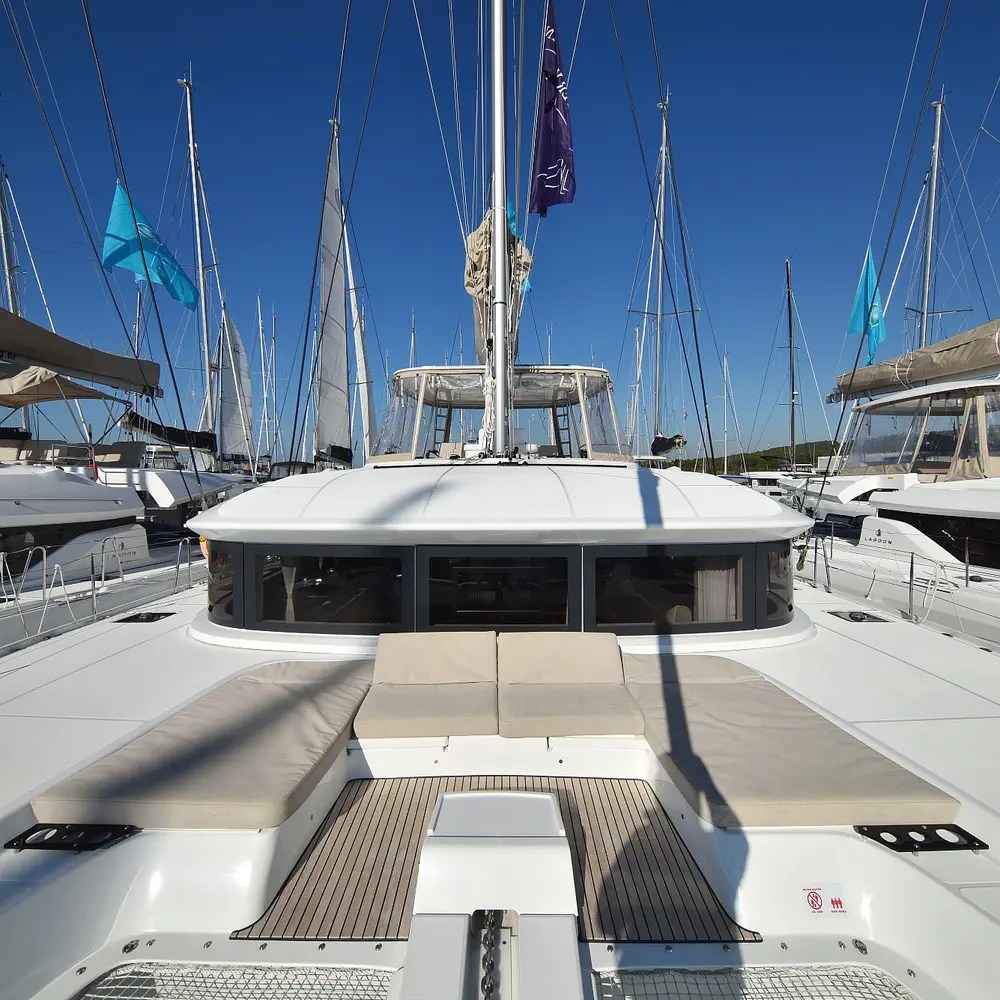 SHADOW 61