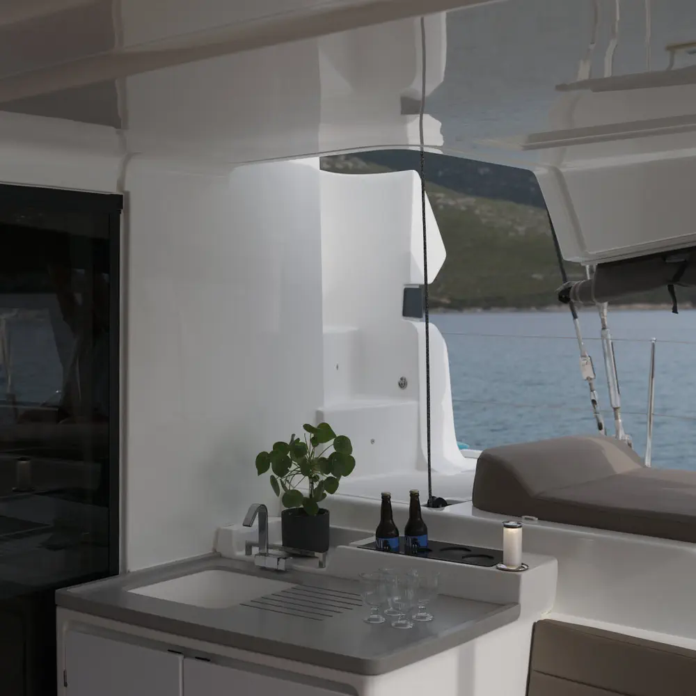 VICTORIA (VIP EQUIPPED, Generator, Air-condition, Watermaker, Teak cockpit, Underwater lights, TV, Icemaker, 2 SUP, Wifi) *Skippered only* 2