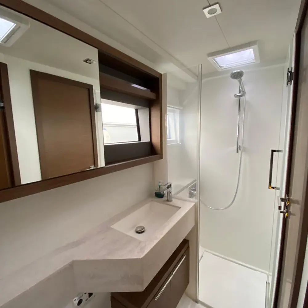VICTORIA (VIP EQUIPPED, Generator, Air-condition, Watermaker, Teak cockpit, Underwater lights, TV, Icemaker, 2 SUP, Wifi) *Skippered only* 7