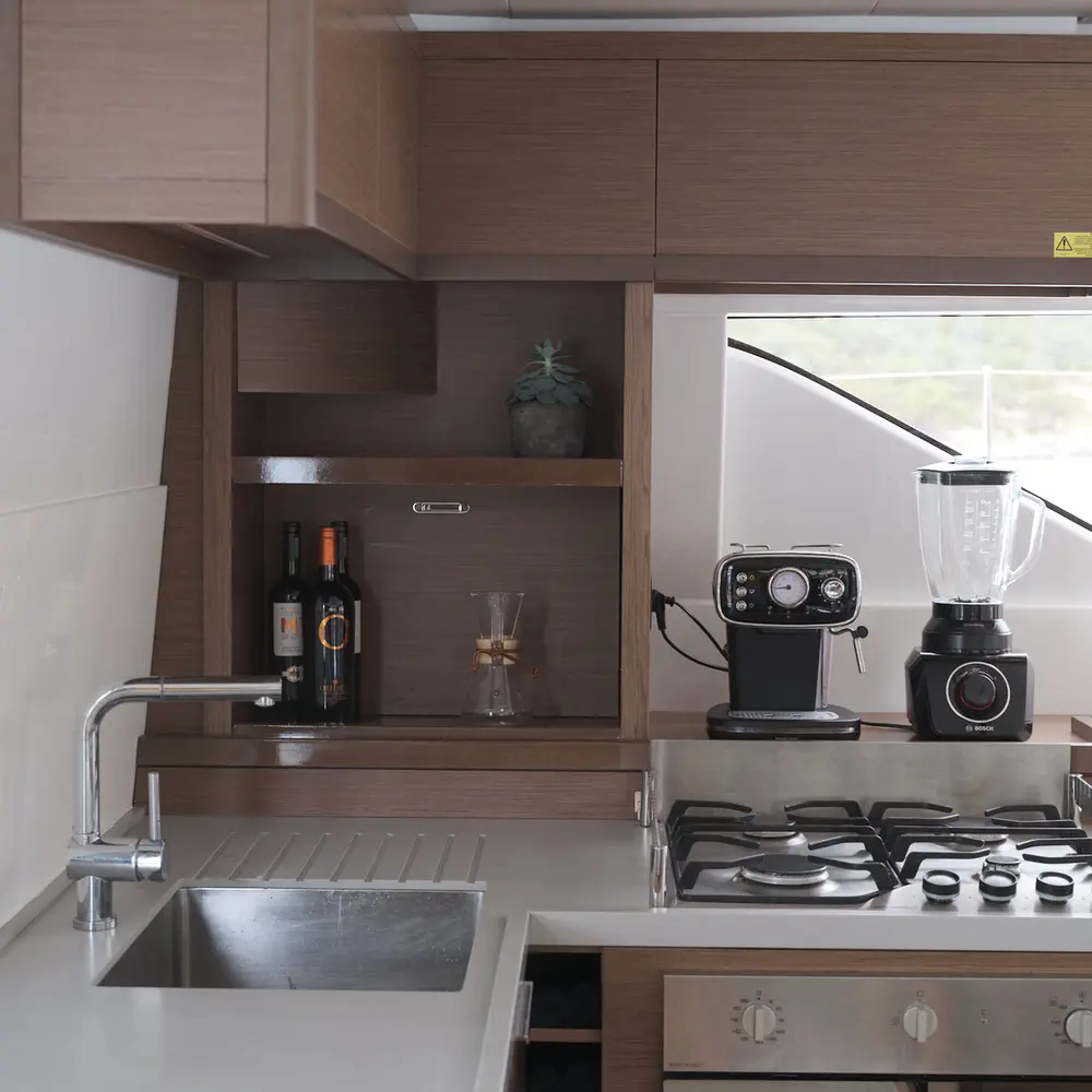 VICTORIA (VIP EQUIPPED, Generator, Air-condition, Watermaker, Teak cockpit, Underwater lights, TV, Icemaker, 2 SUP, Wifi) *Skippered only* 18