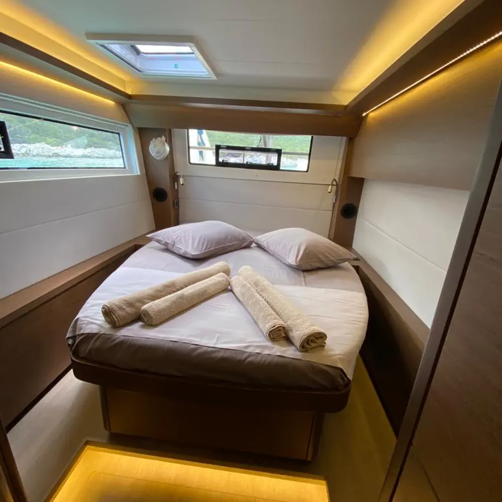 VICTORIA (VIP EQUIPPED, Generator, Air-condition, Watermaker, Teak cockpit, Underwater lights, TV, Icemaker, 2 SUP, Wifi) *Skippered only* 35